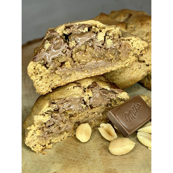 Le cookie classique américain au beurre de cacahuètes et pépites de chocolat noir by Madysson Cookies and Sweets.