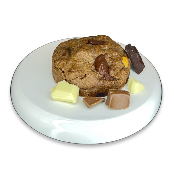 Cookie trois chocolats. Noir, lait et blanc sur base chocolat.