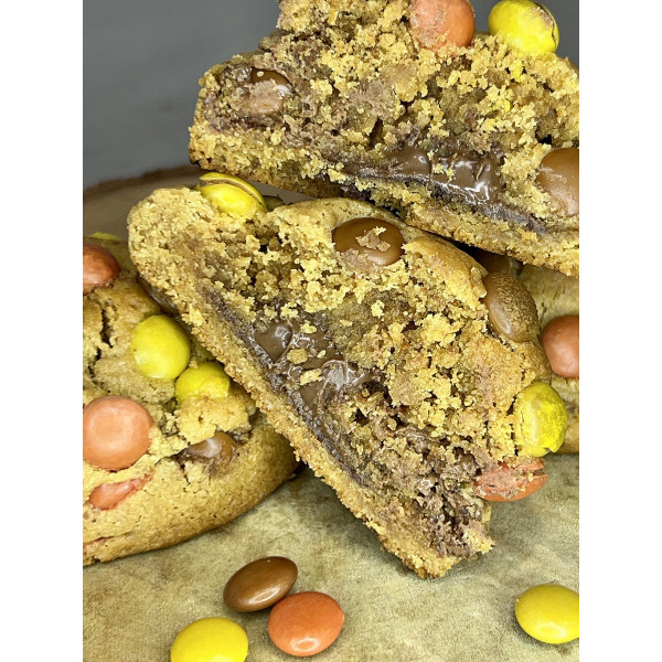 Le cookie beurre de cacahuète aux Reese's pieces.