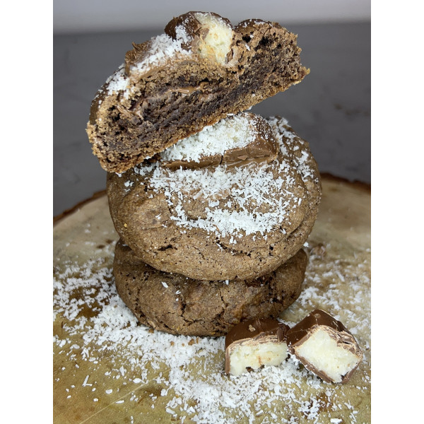 Cookie base chocolat au cœur Nutella et topping Bounty by Madysson cookies and sweets.